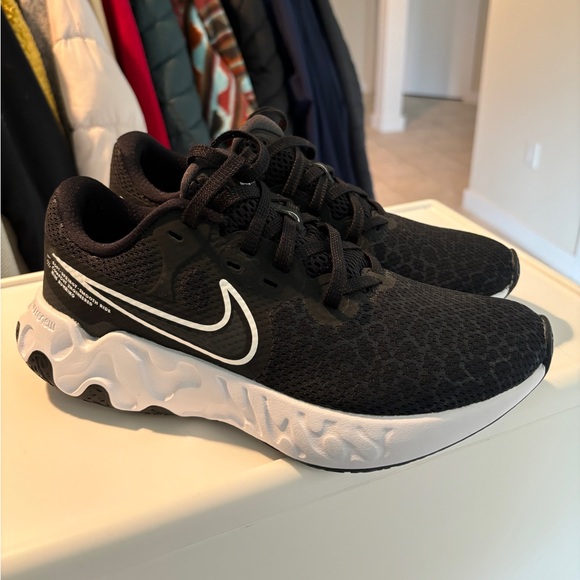 Nike Black and White Sneakers - Picture 2 of 5